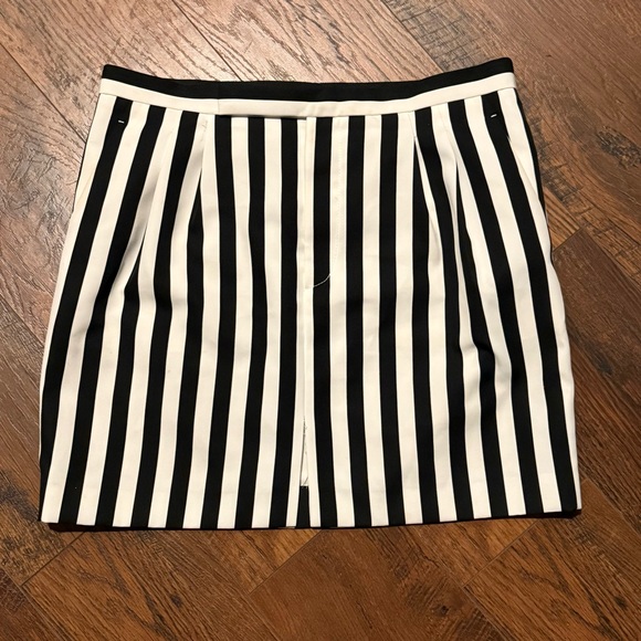 Marc Jacobs Dresses & Skirts - MARC JACOBS Black and White Striped Women's Skirt size 8